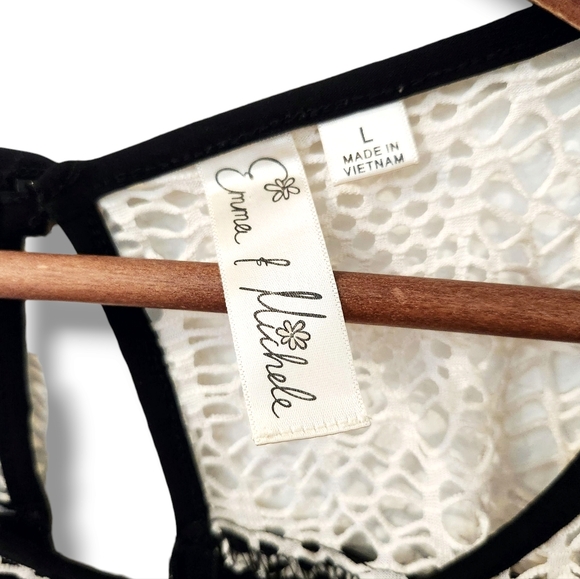 Emma & Michele Crochet Lace Sleeveless Knit Jumpsuit W/Pockets | Large - Picture 4 of 8